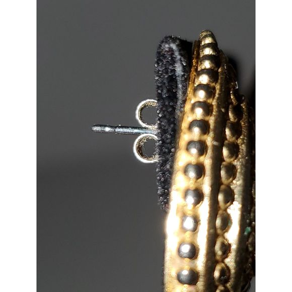 A Trifari Women's Chunky Gold Tone Vintage 80's Pierced Earrings Teardro… - Picture 10 of 10